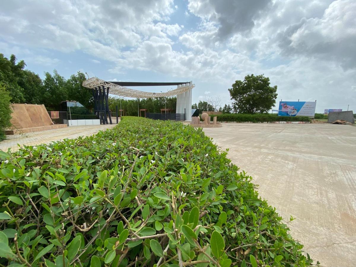 City The Village Beach Resort Laeja Esterno foto