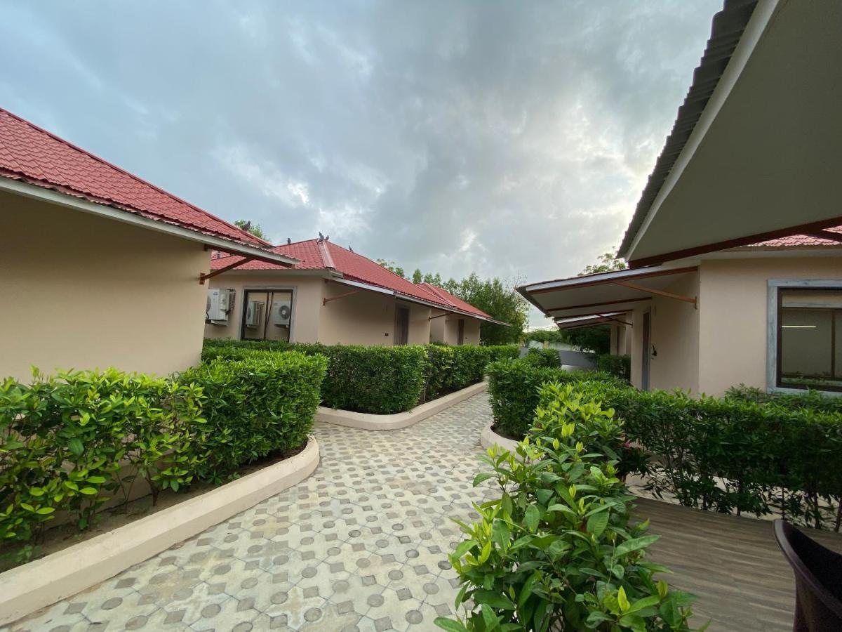 City The Village Beach Resort Laeja Esterno foto