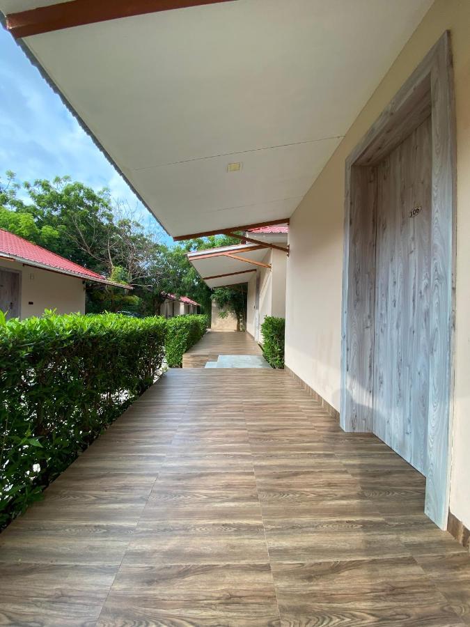 City The Village Beach Resort Laeja Esterno foto