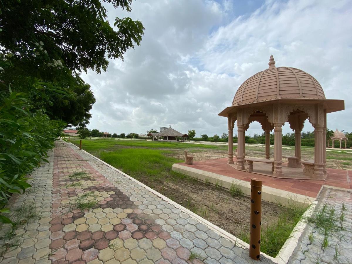 City The Village Beach Resort Laeja Esterno foto